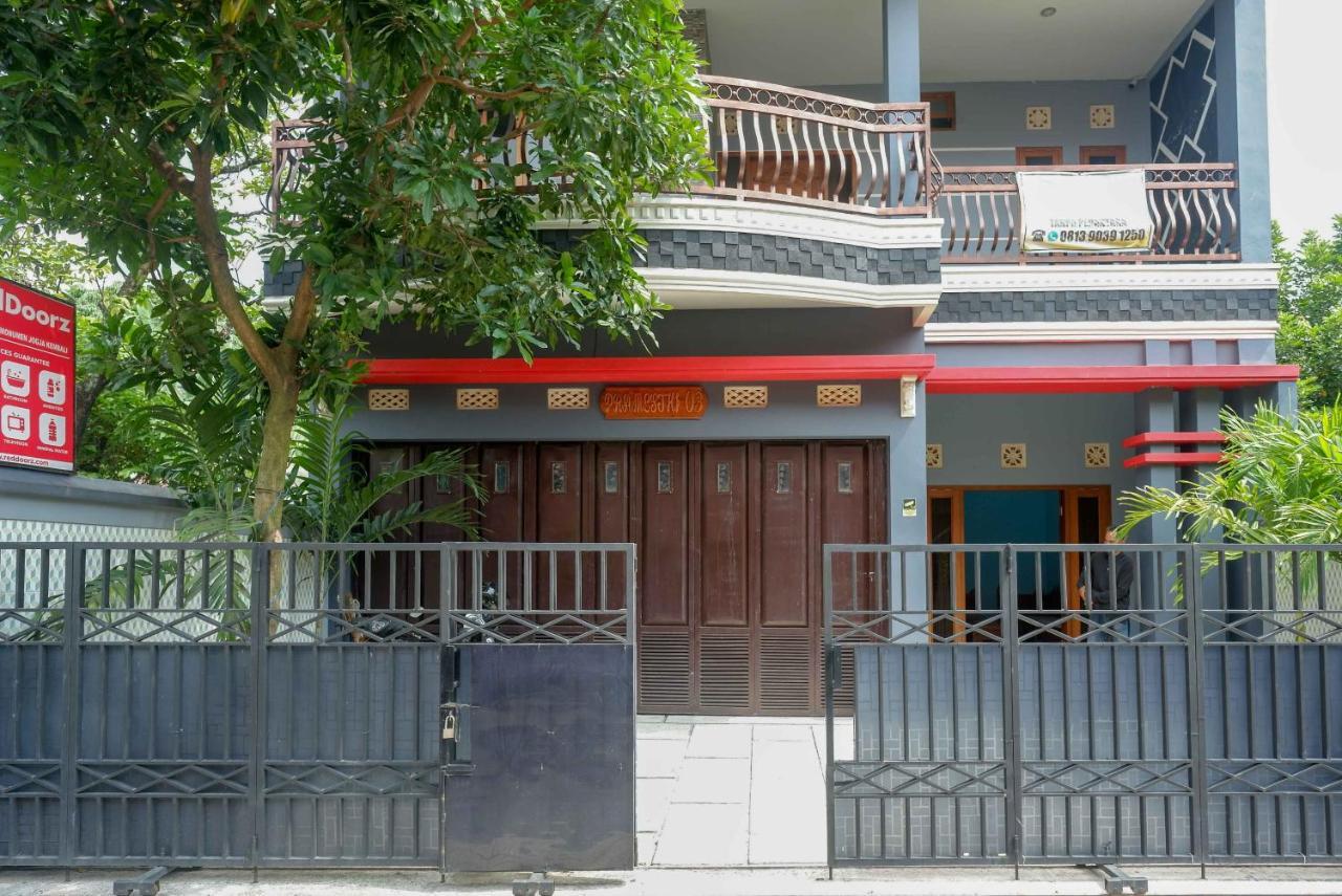 فندق Reddoorz Syariah Near Monumen Jogja Kembali Kejayan المظهر الخارجي الصورة